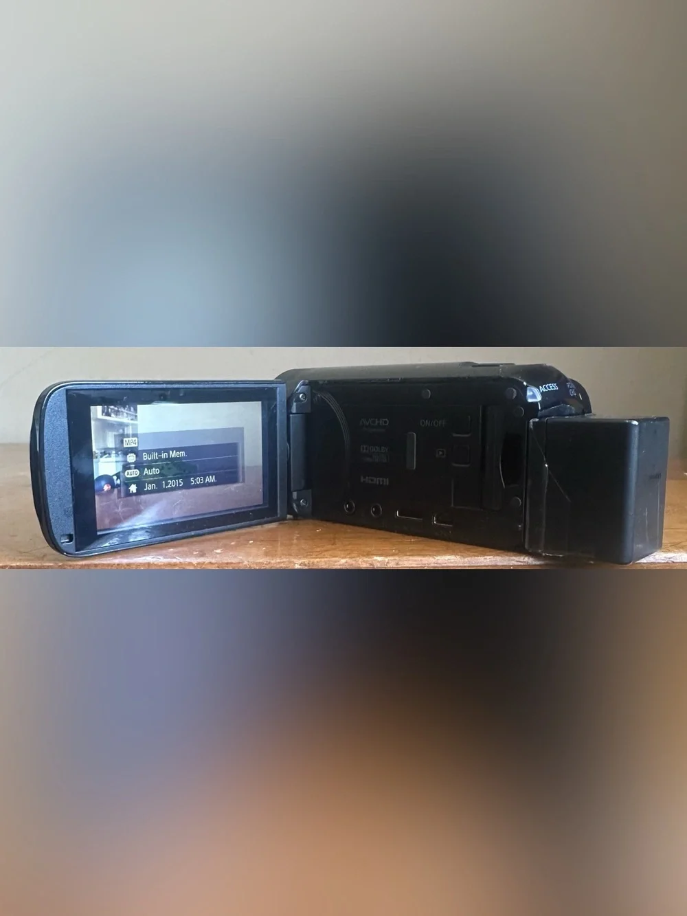 Canon Vixia HF R62 Full HD 3.2MP CMOS 32x Optical Zoom Video Handycam Camcorder